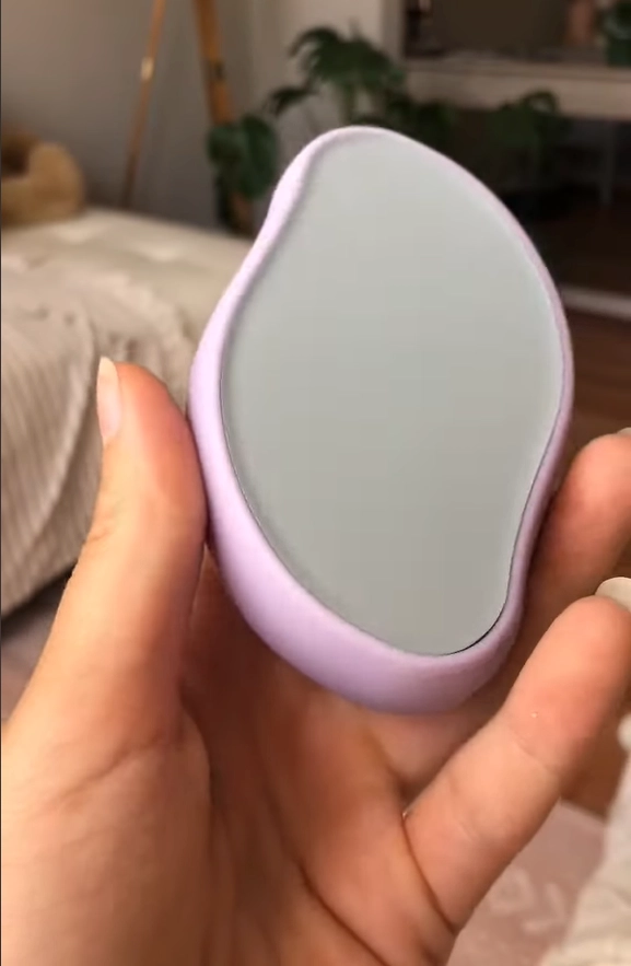 shinezskin testimonial 2 woman holding the product